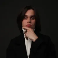 Роман  Напеев 