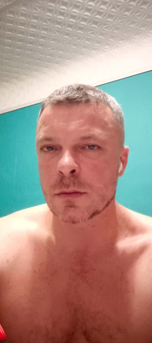 Случайный прохожий img-20251112-224704-000.webp